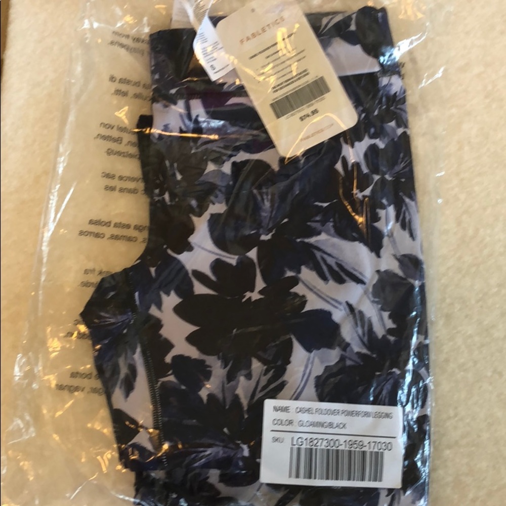 🌻Fabletics leggings. NWT - Picture 3 of 4